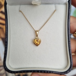 Limu - 14 karaat gouden hartvormige bedel met citrien